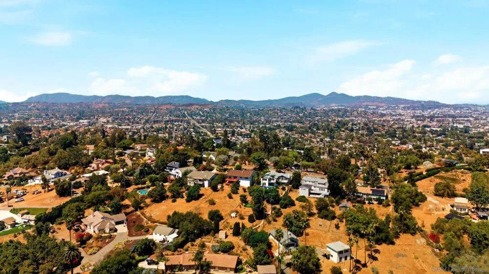 1329 Park Hill Ln Escondido, CA 92025