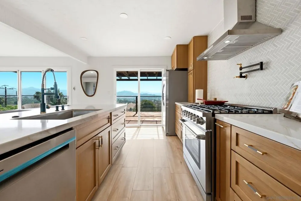 1329 Park Hill Ln Escondido, CA 92025