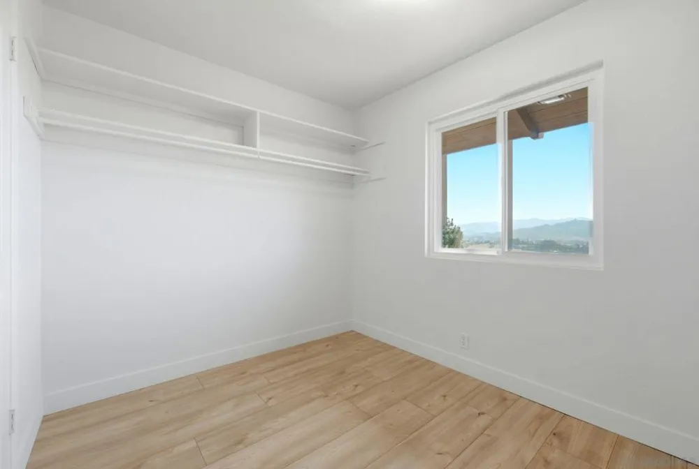 1329 Park Hill Ln Escondido, CA 92025