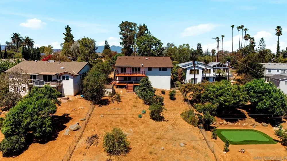 1329 Park Hill Ln Escondido, CA 92025