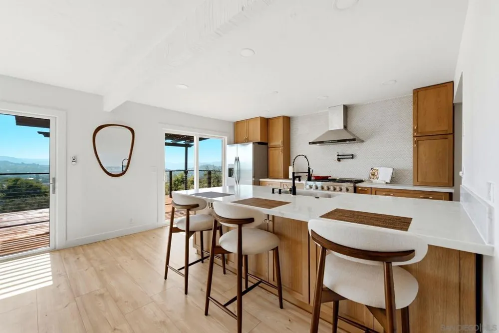 1329 Park Hill Ln Escondido, CA 92025