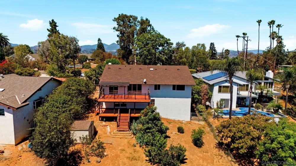 1329 Park Hill Ln Escondido, CA 92025