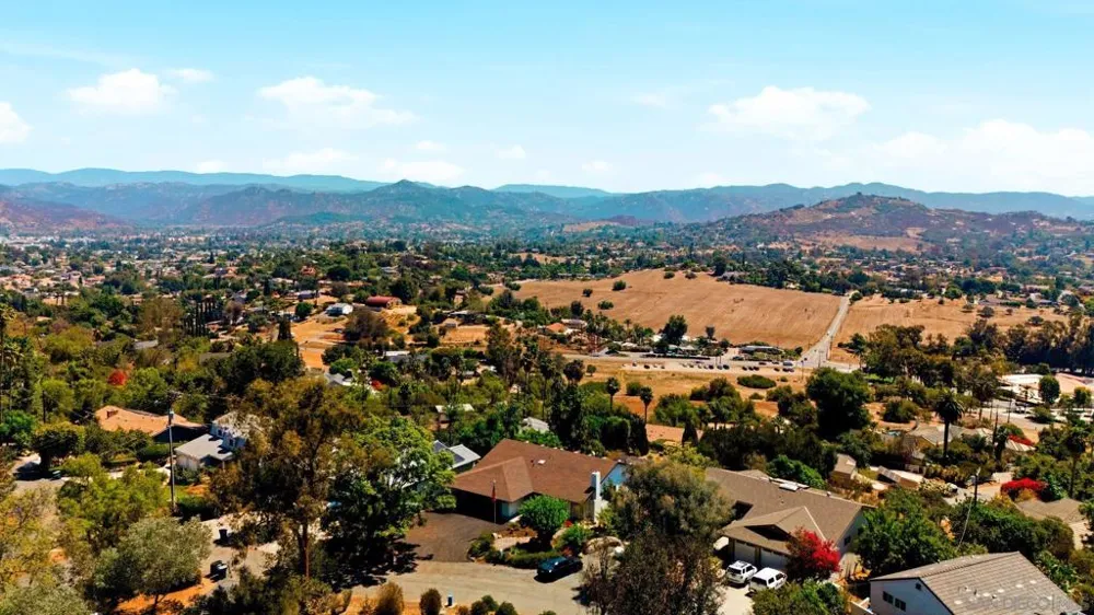 1329 Park Hill Ln Escondido, CA 92025