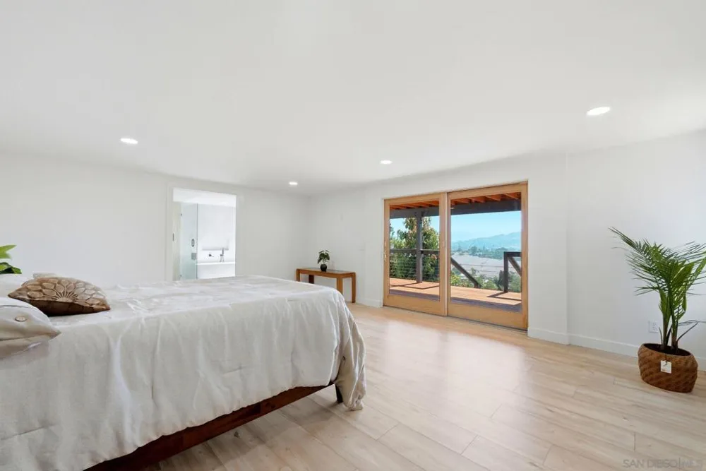 1329 Park Hill Ln Escondido, CA 92025