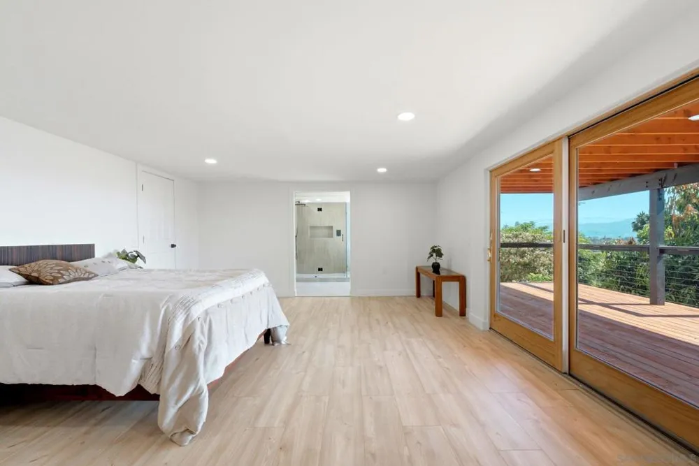 1329 Park Hill Ln Escondido, CA 92025