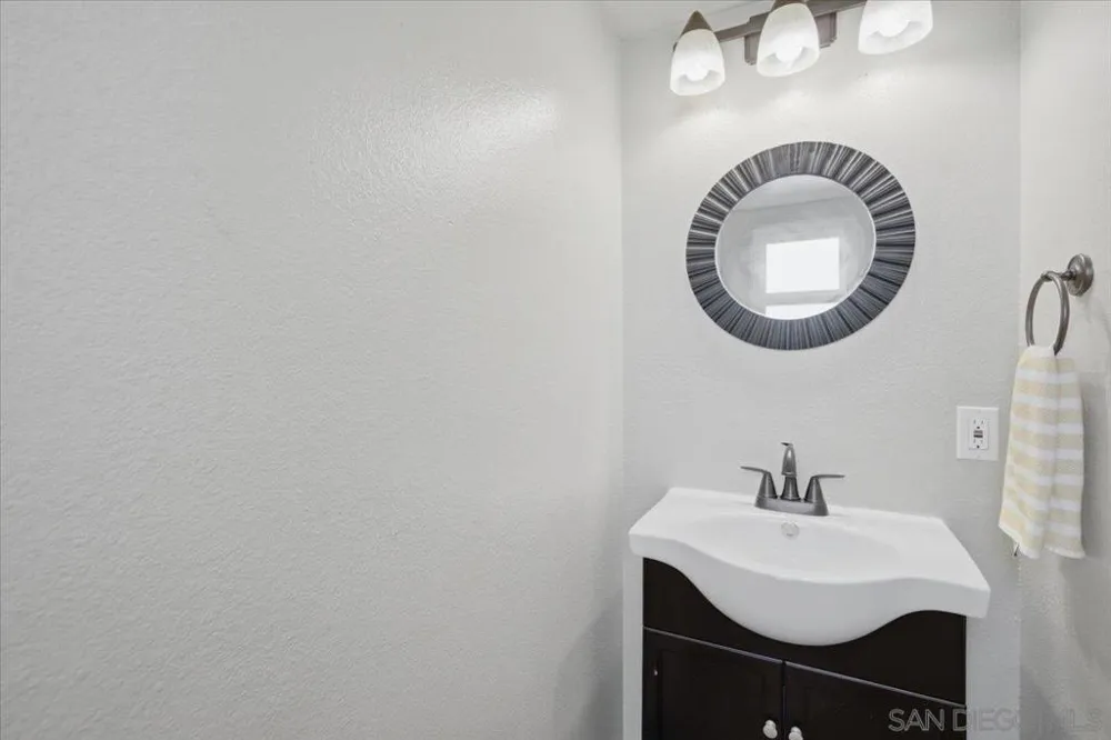 2993 Lexington Circle Carlsbad, CA 92010