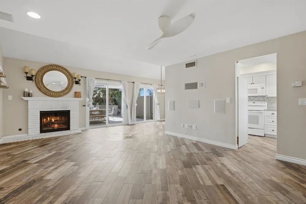 2993 Lexington Circle Carlsbad, CA 92010