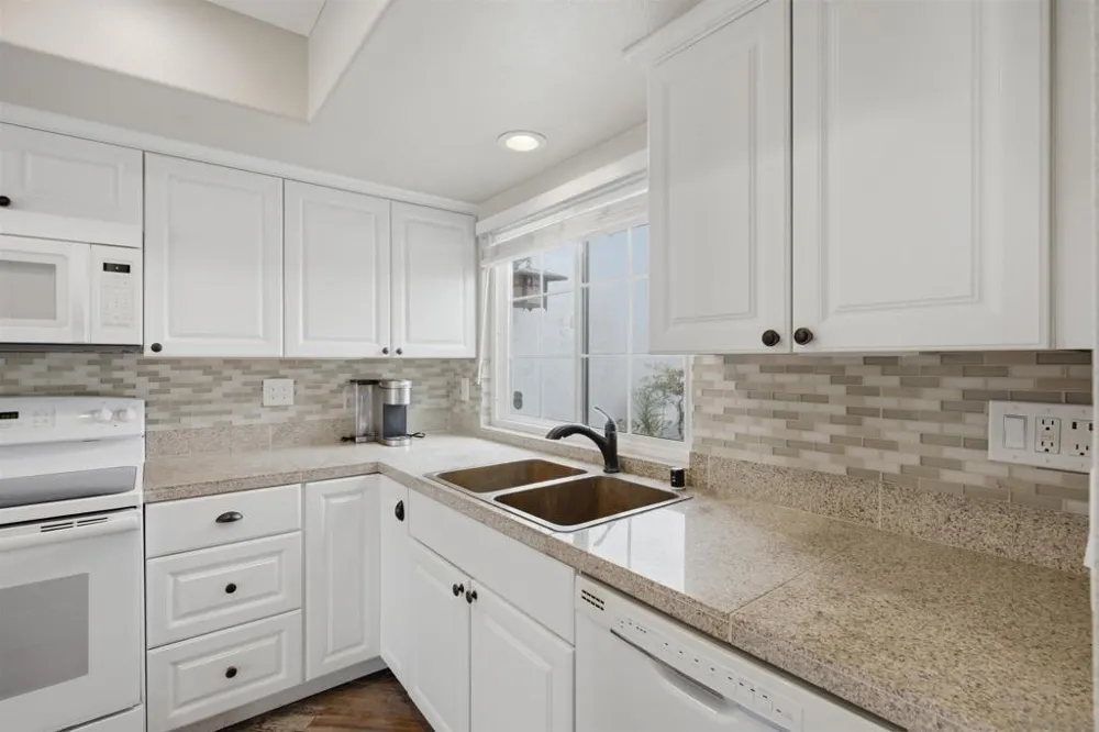 2993 Lexington Circle Carlsbad, CA 92010
