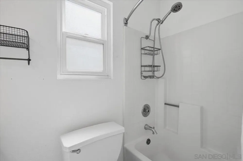 2993 Lexington Circle Carlsbad, CA 92010