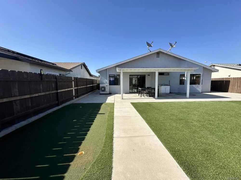 8665 Hillery San Diego, CA 92126