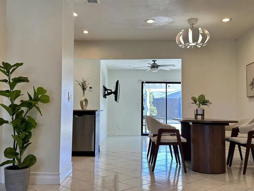 8665 Hillery San Diego, CA 92126