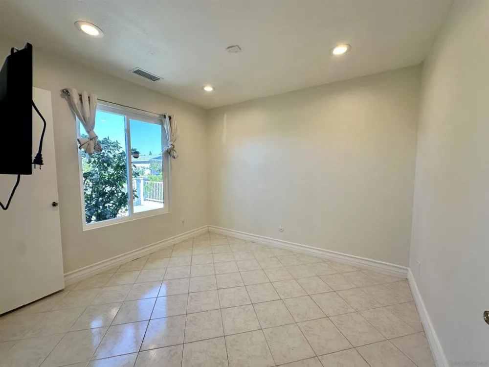 8665 Hillery San Diego, CA 92126
