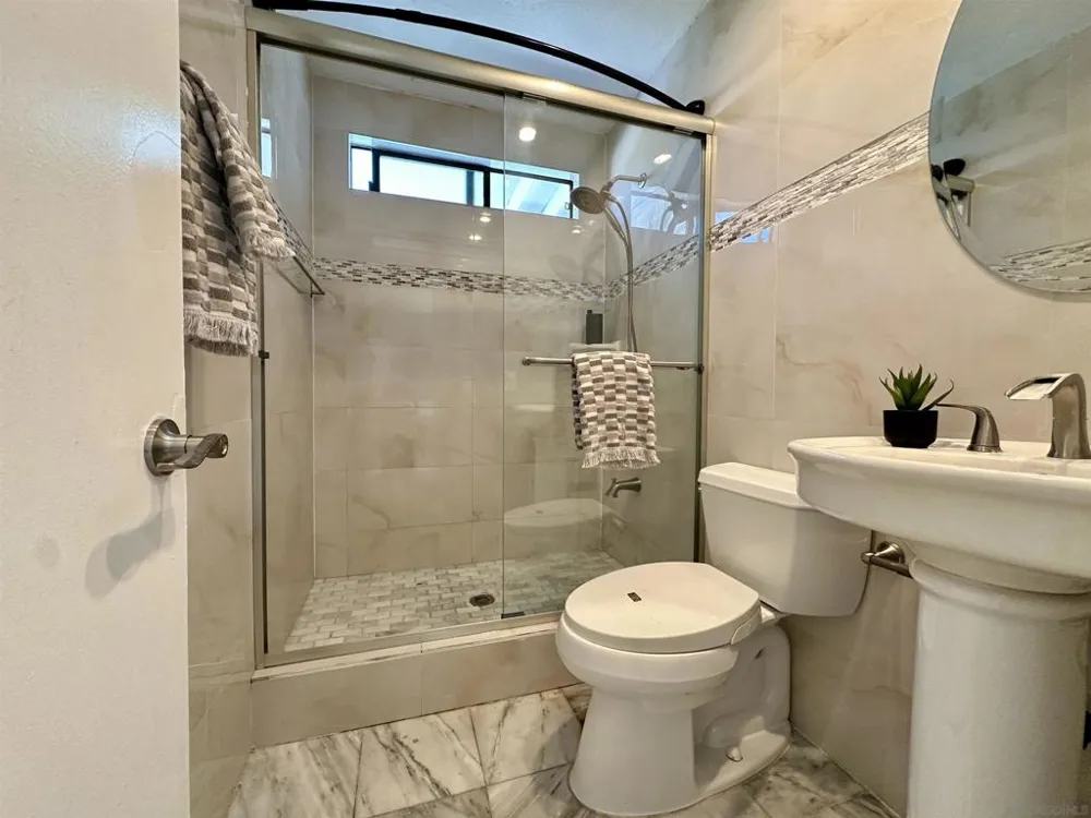 8665 Hillery San Diego, CA 92126