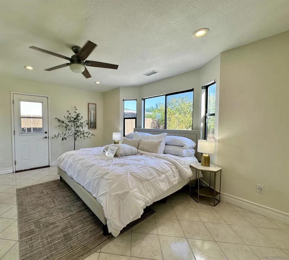 8665 Hillery San Diego, CA 92126