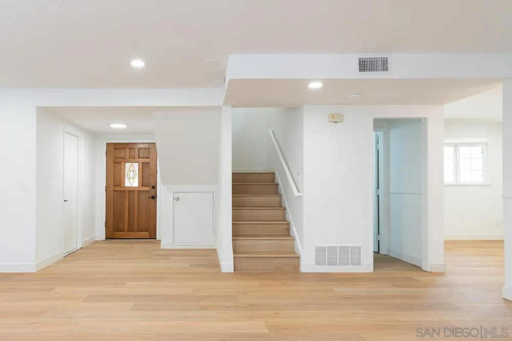 5790 Lone Star San Diego, CA 92120