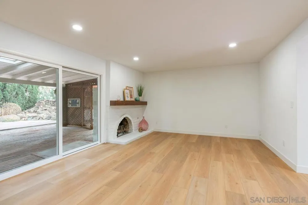 5790 Lone Star San Diego, CA 92120