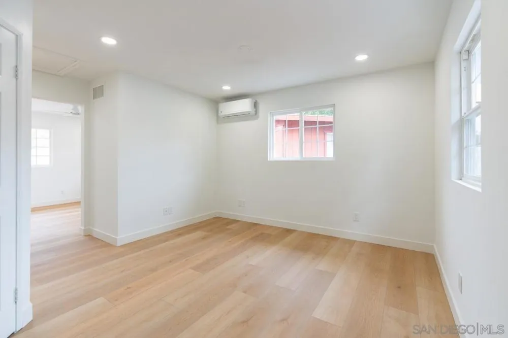 5790 Lone Star San Diego, CA 92120