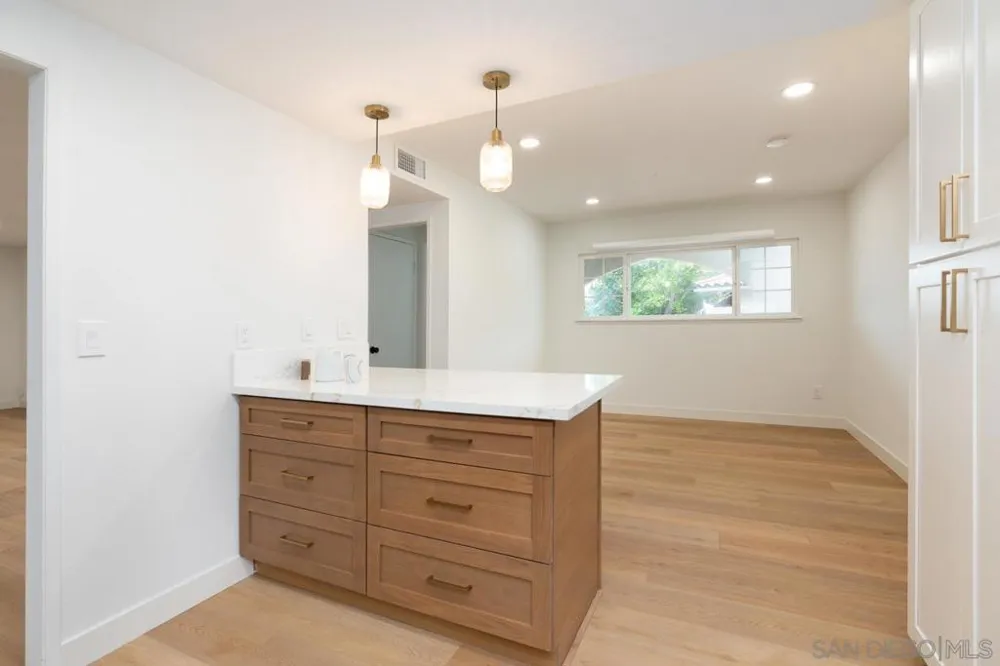 5790 Lone Star San Diego, CA 92120