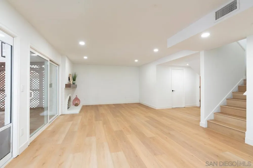 5790 Lone Star San Diego, CA 92120