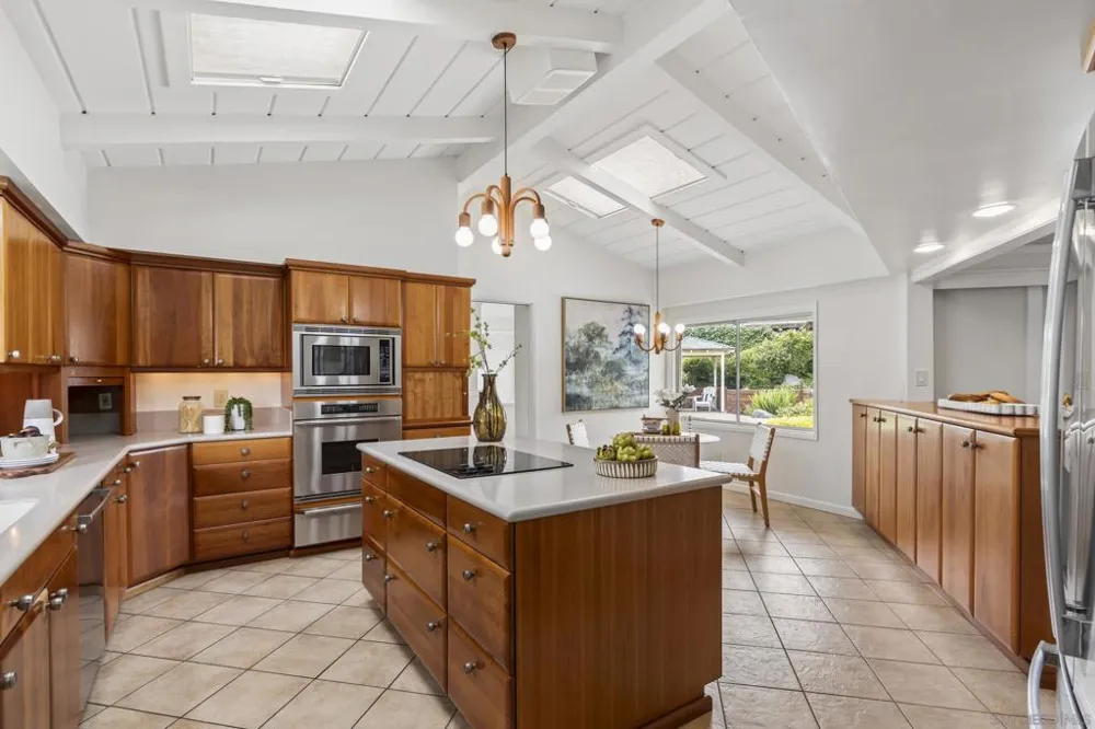 1616 Clemson Circle La Jolla, CA 92037