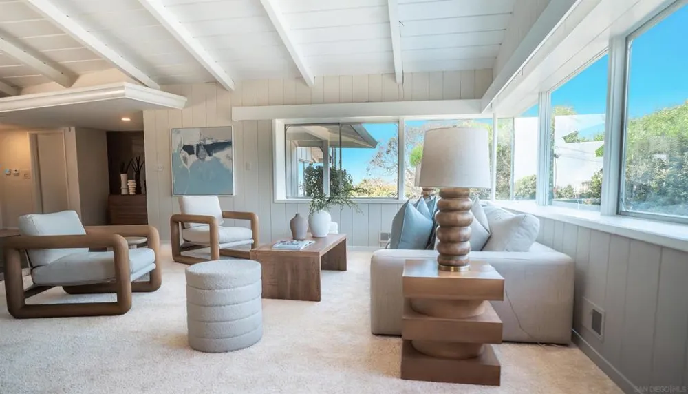 1616 Clemson Circle La Jolla, CA 92037