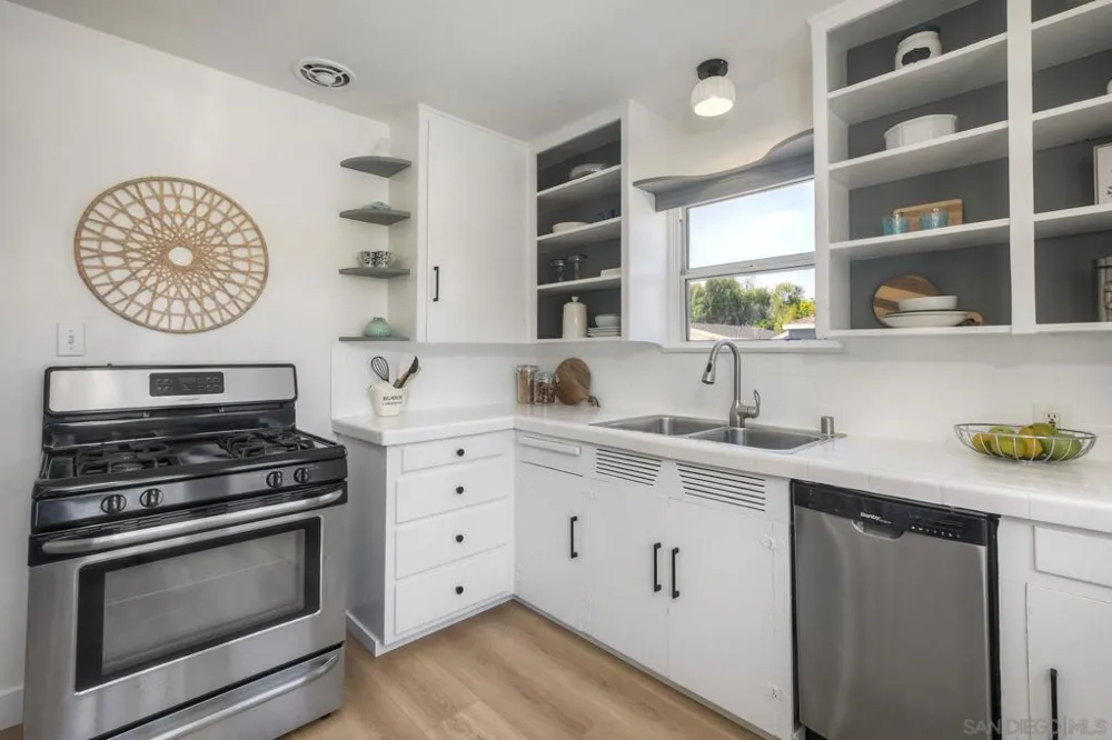 1027 Knowles Ave Carlsbad, CA 92008