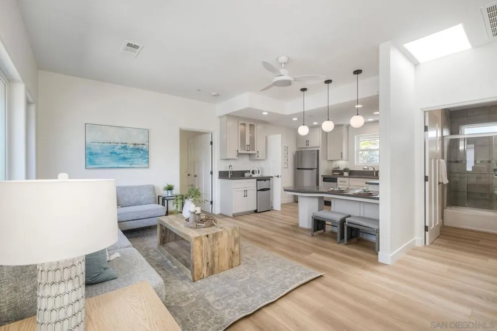 1027 Knowles Ave Carlsbad, CA 92008