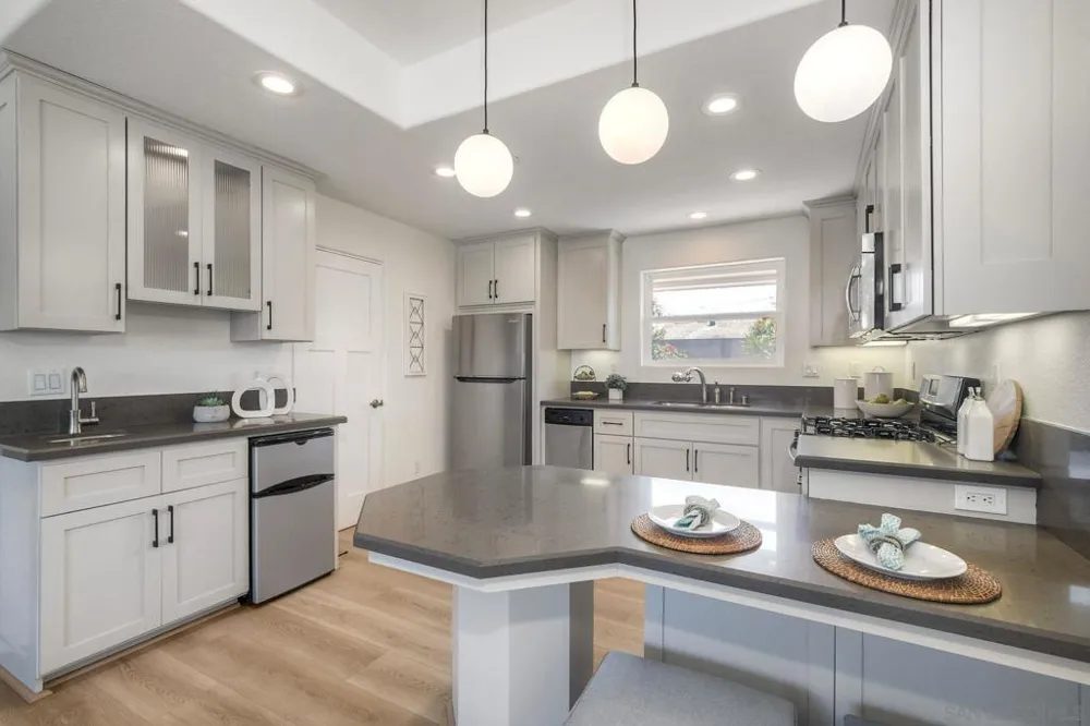 1027 Knowles Ave Carlsbad, CA 92008