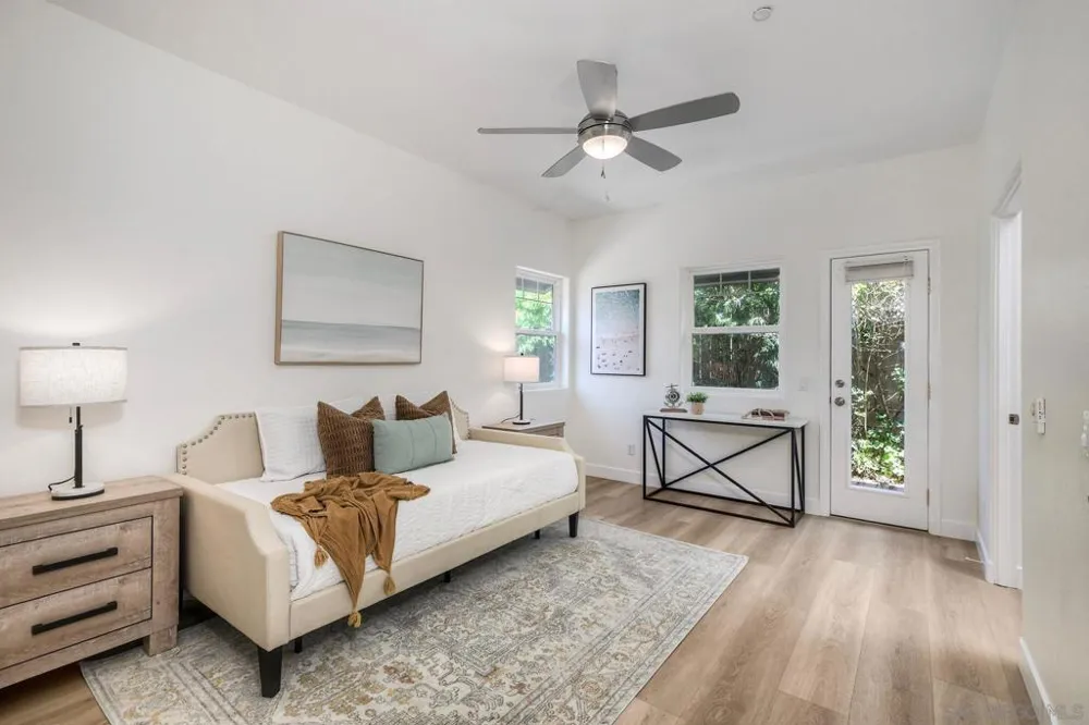 1027 Knowles Ave Carlsbad, CA 92008