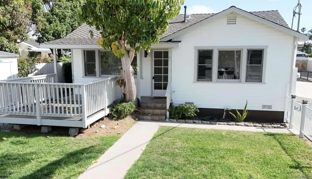 1027 Knowles Ave Carlsbad, CA 92008