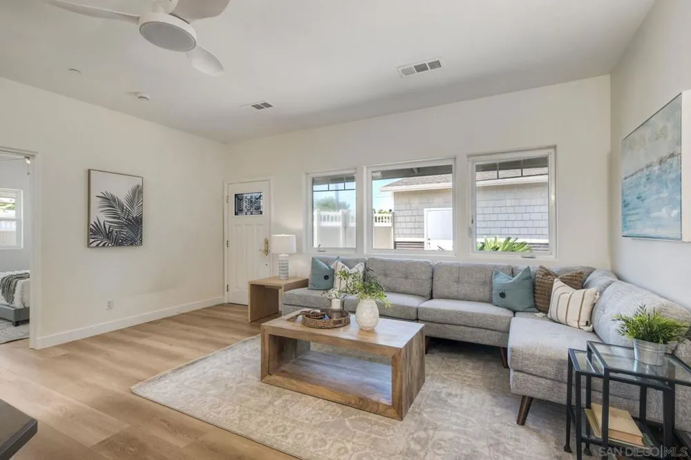 1027 Knowles Ave Carlsbad, CA 92008
