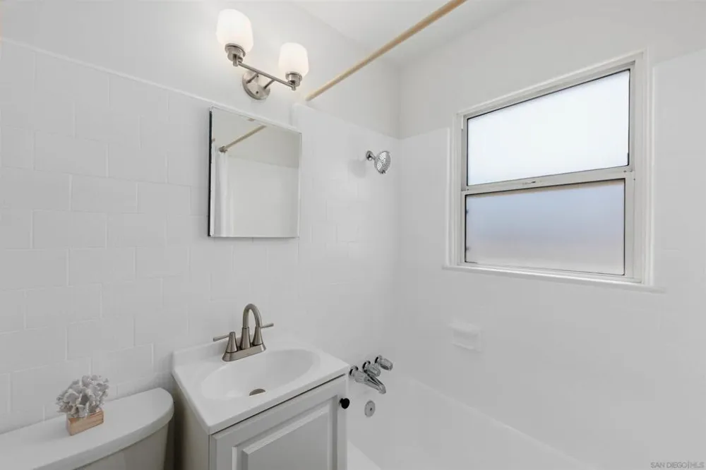 1027 Knowles Ave Carlsbad, CA 92008