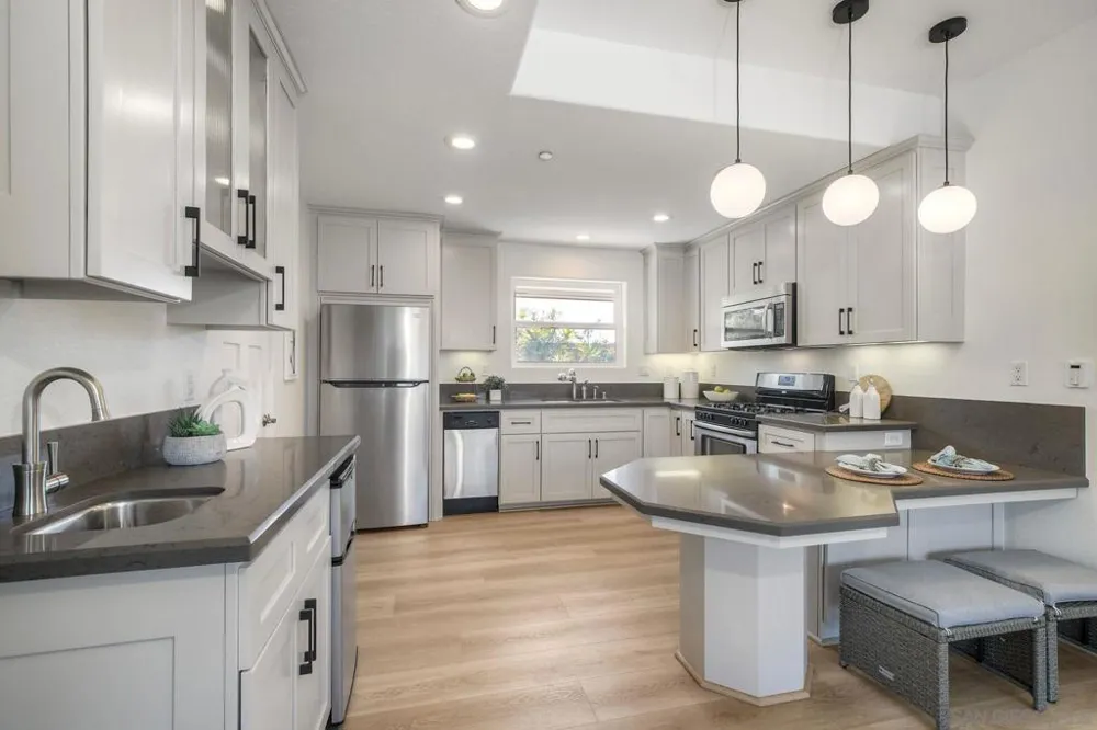 1027 Knowles Ave Carlsbad, CA 92008