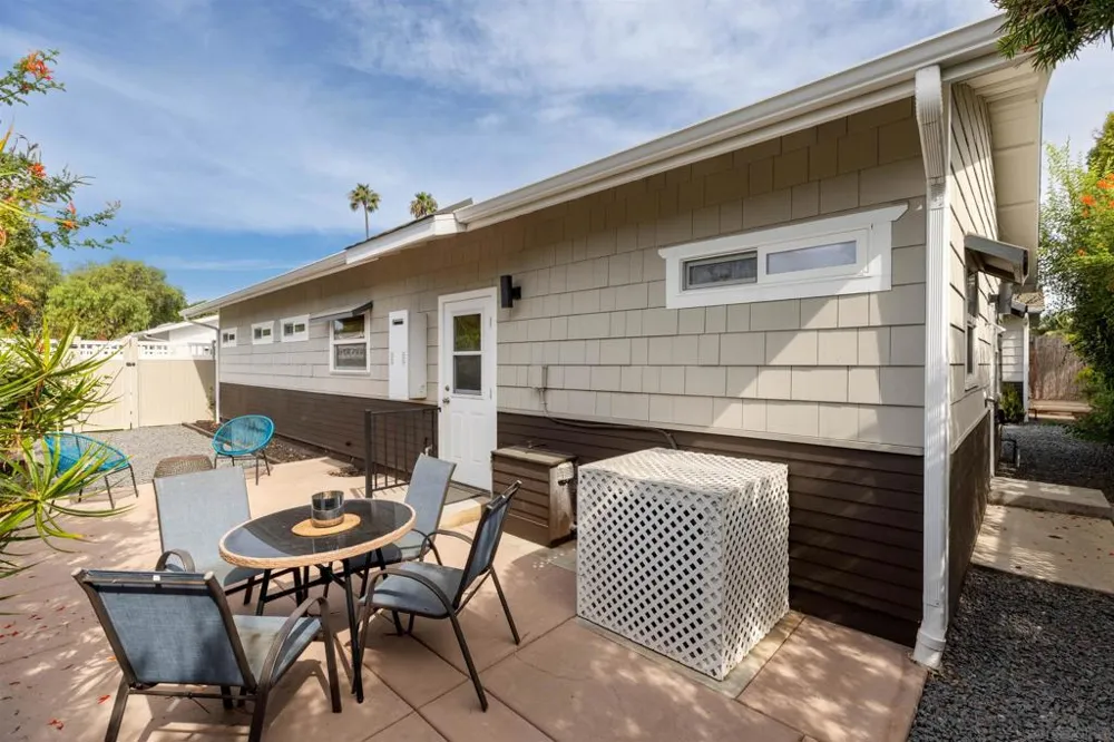 1027 Knowles Ave Carlsbad, CA 92008