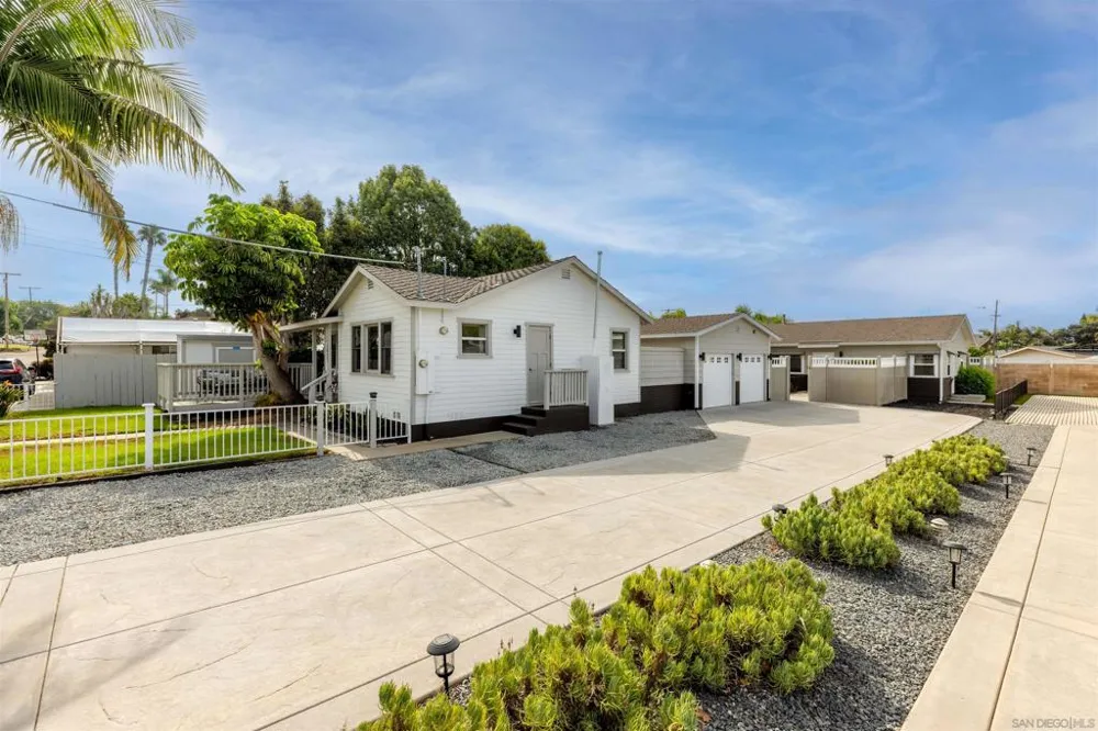 1027 Knowles Ave Carlsbad, CA 92008