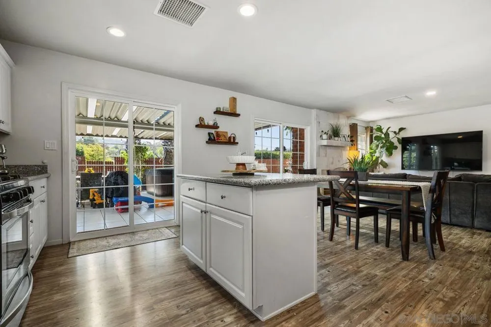13922 Frame Road Poway, CA 92064