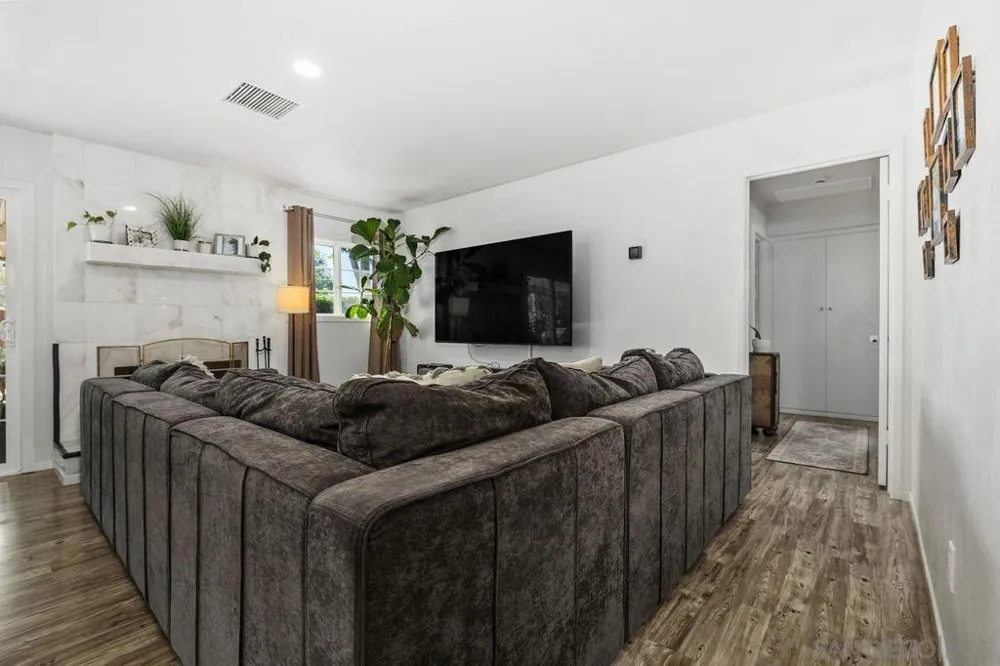13922 Frame Road Poway, CA 92064