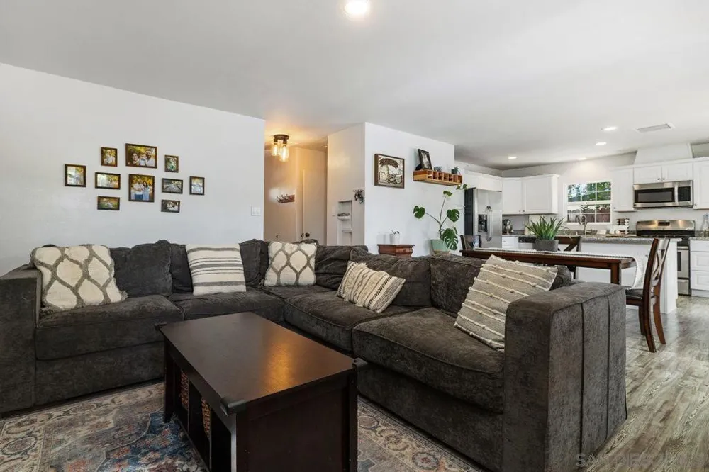 13922 Frame Road Poway, CA 92064