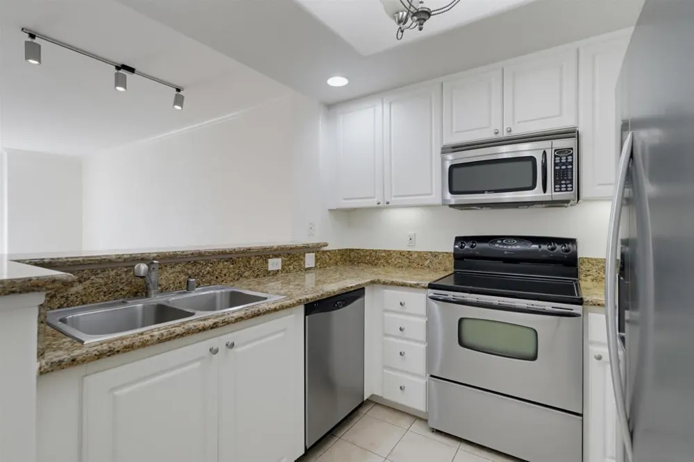 4175 Executive Dr #G205 La Jolla, CA 92037