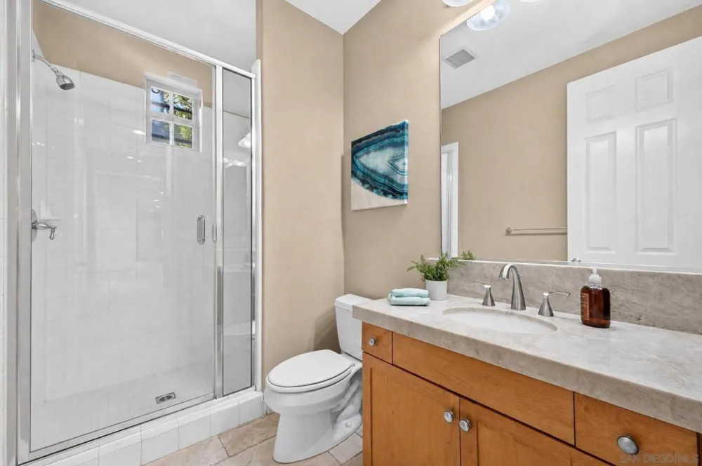 2985 Farragut Rd San Diego, CA 92106