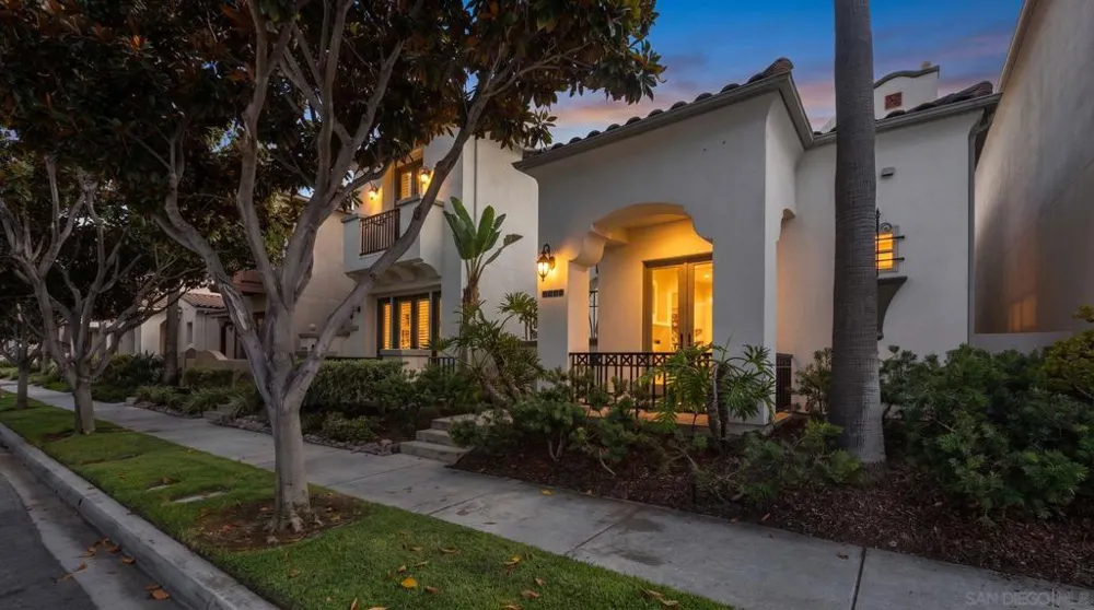 2985 Farragut Rd San Diego, CA 92106