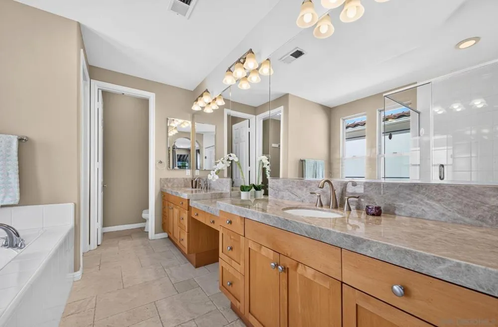 2985 Farragut Rd San Diego, CA 92106