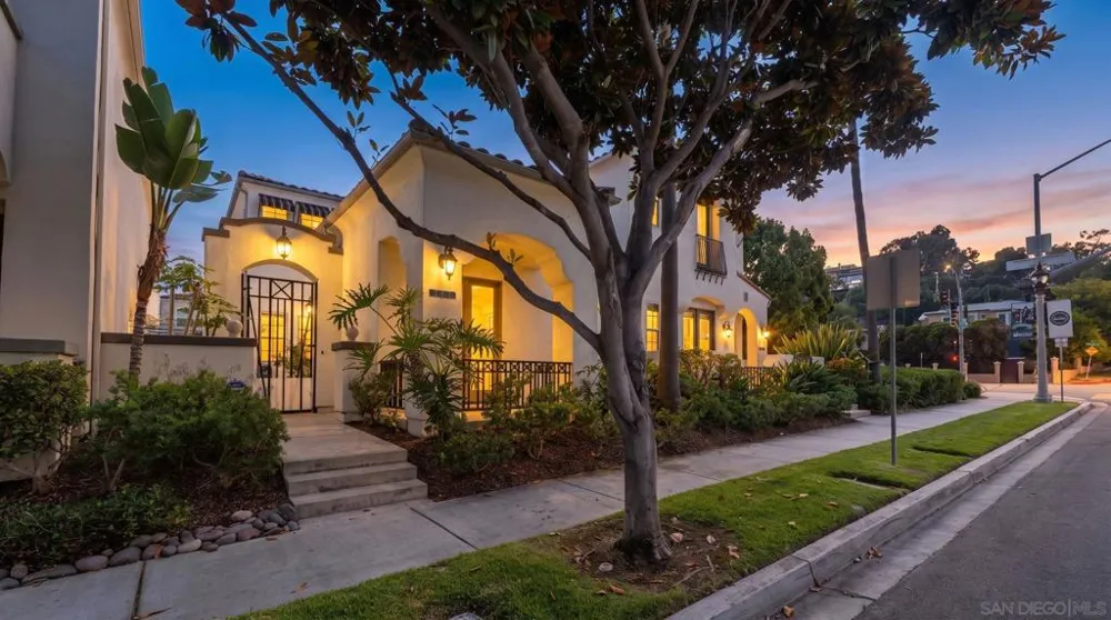 2985 Farragut Rd San Diego, CA 92106