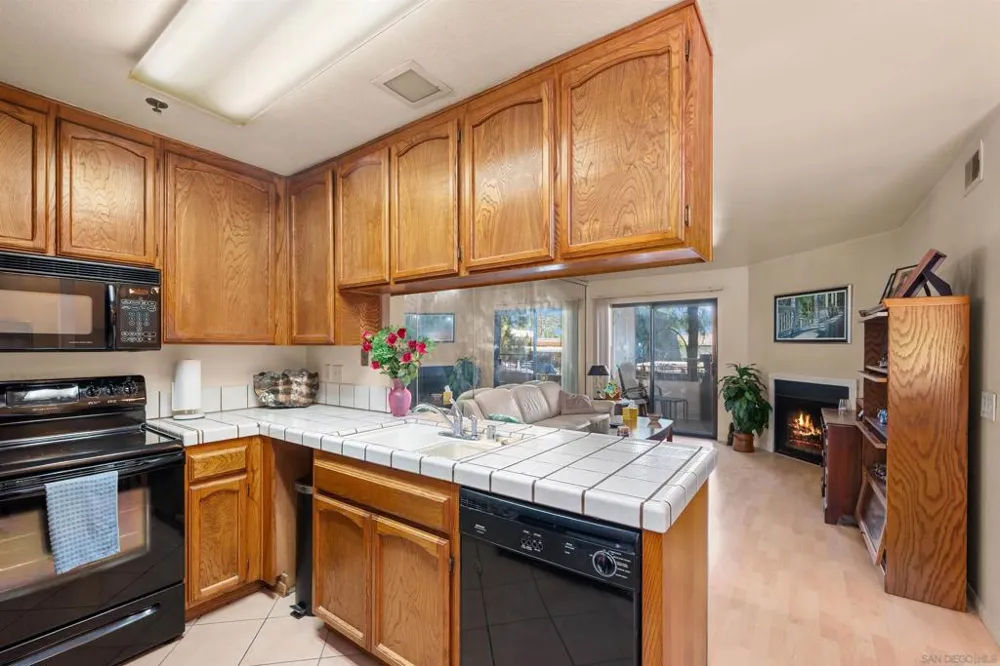 5649 Lake Park #102 La Mesa, CA 91942
