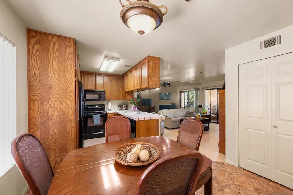5649 Lake Park #102 La Mesa, CA 91942
