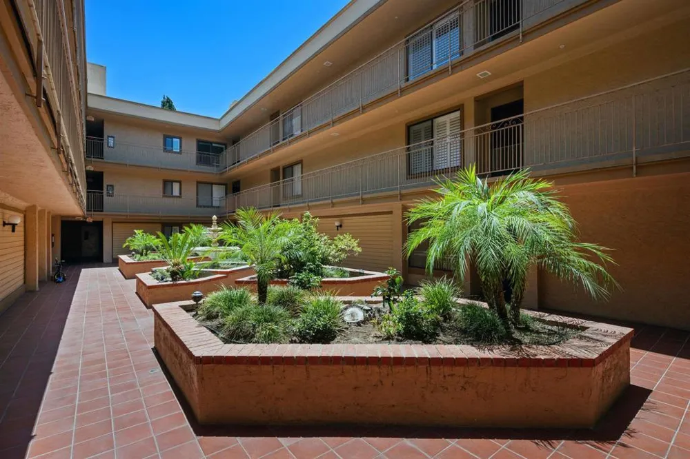 5649 Lake Park #102 La Mesa, CA 91942