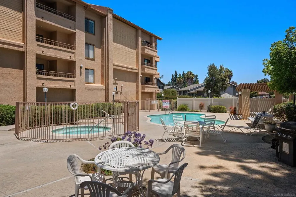 5649 Lake Park #102 La Mesa, CA 91942