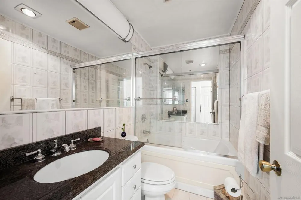 5649 Lake Park #102 La Mesa, CA 91942