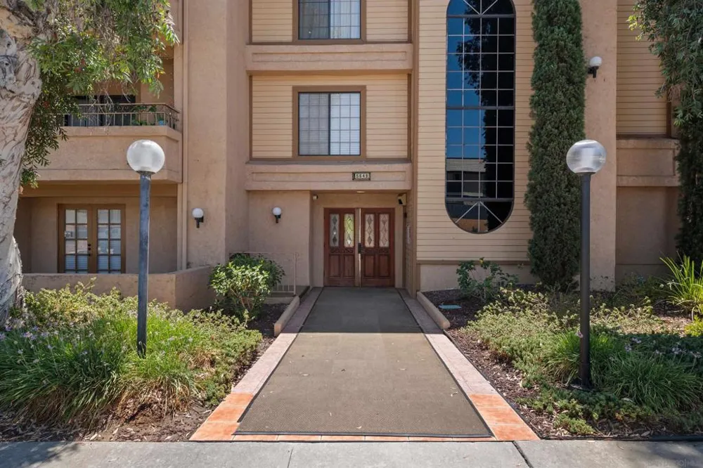 5649 Lake Park #102 La Mesa, CA 91942