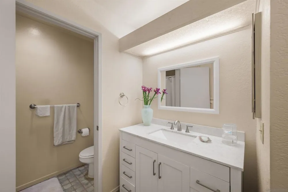 5649 Lake Park #102 La Mesa, CA 91942